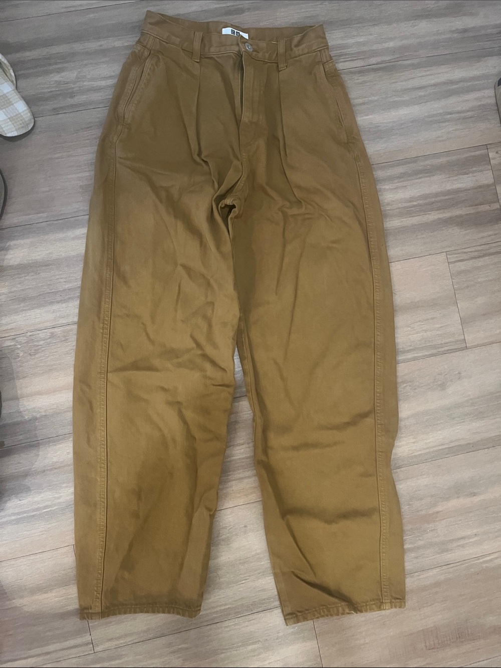 Uniqlo Straight-Leg Chino Pants in Tan
